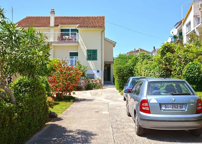 Apartments & Rooms Milena
